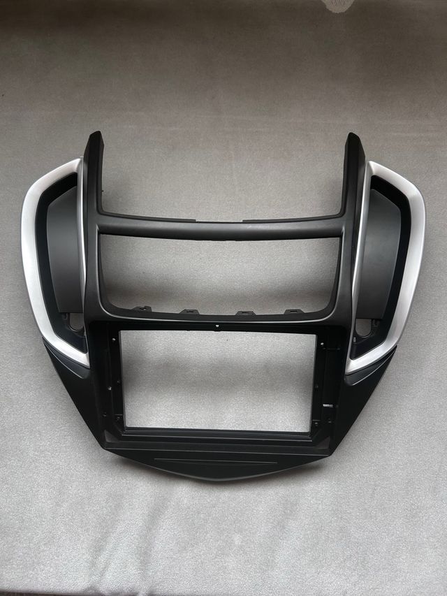 Marco pantalla salpicadero CHEVROLET Trax Tracker