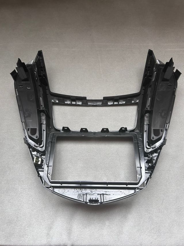 Marco pantalla salpicadero CHEVROLET Trax Tracker