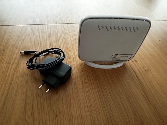 Router ZTE WiFi 2.4GHz con fuente de al