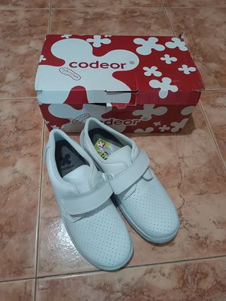 Zuecos blancos codeor 41
