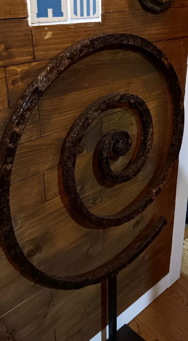 Esculturas abstractas de hierro