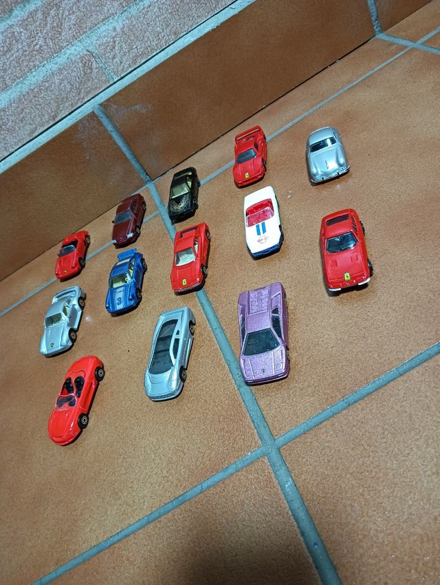 Colección de 13 coches escala 1:64 marca guisval