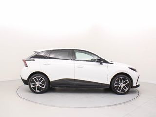 MG MG4 64KWH LUXURY MY24