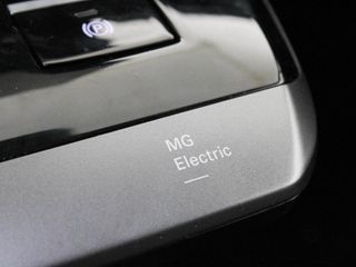 MG MG4 64KWH LUXURY MY24