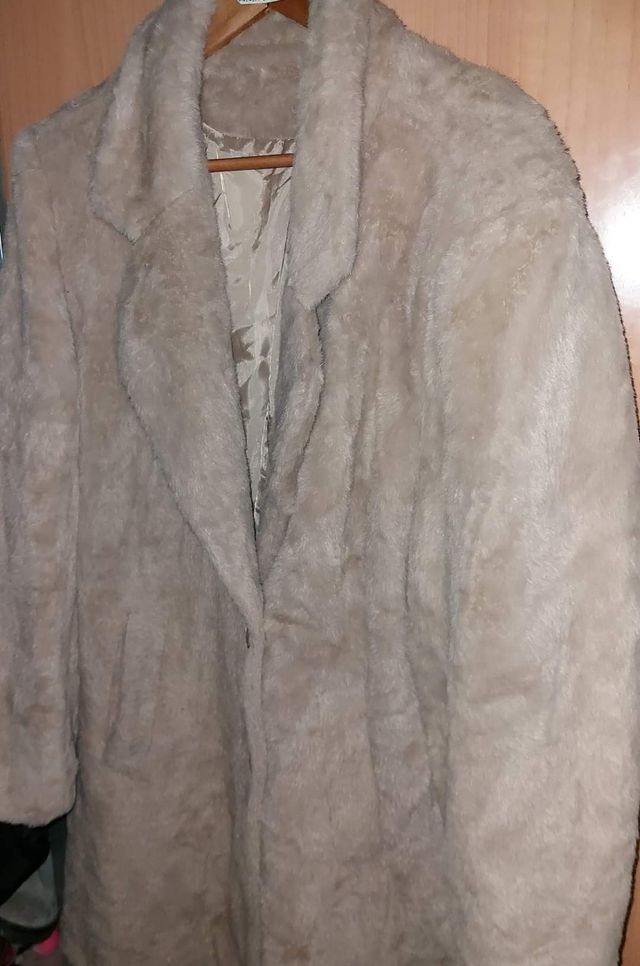Abrigo talla xl 
de axila 20 ers sin usar
