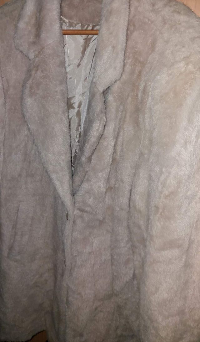 Abrigo talla xl 
de axila 20 ers sin usar