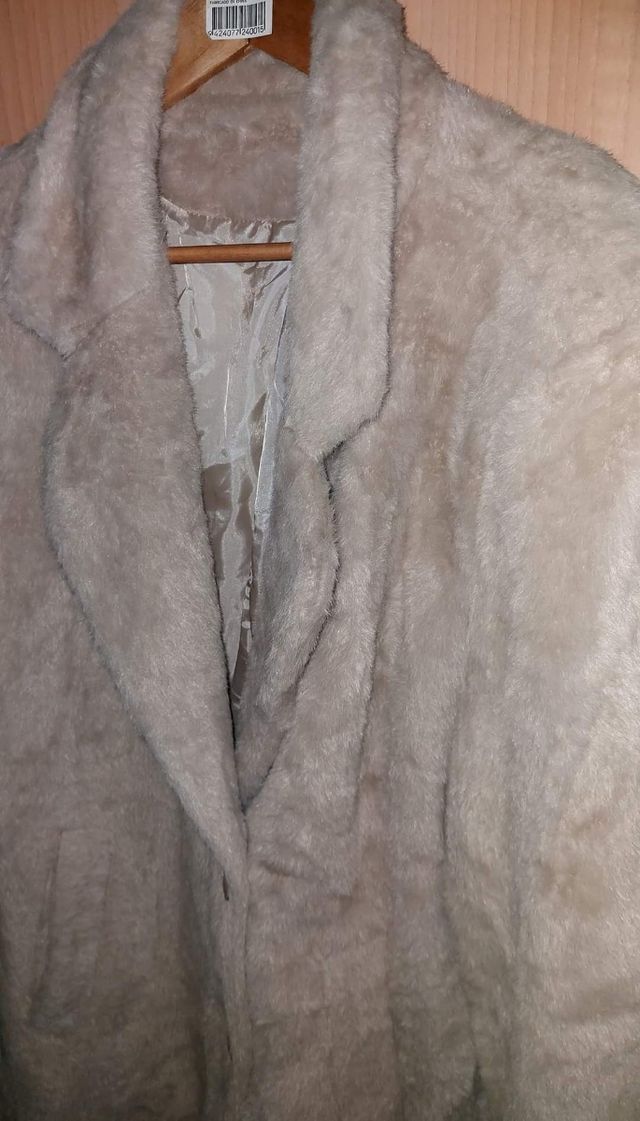 Abrigo talla xl 
de axila 20 ers sin usar