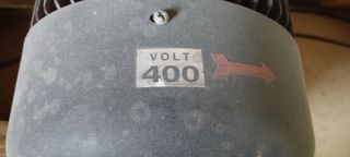 Compresor de aire industrial y condensador.