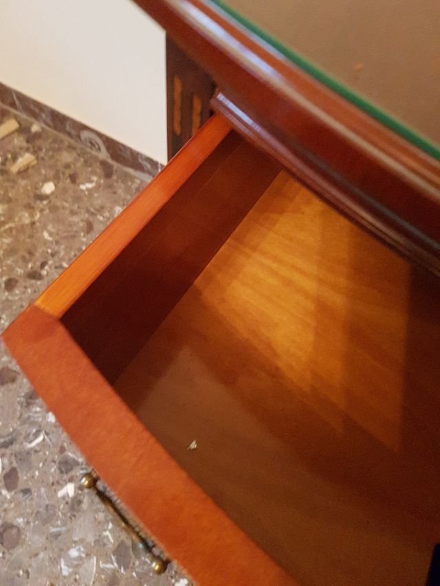 Comodino. Molto decorativo