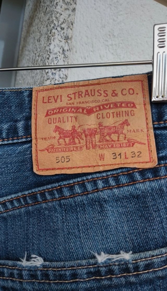 Bermudas Levis vaquero