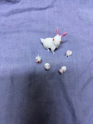 Coelhinhos decorativos em vidro