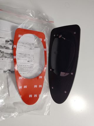 Antenna per auto a spina di pesce