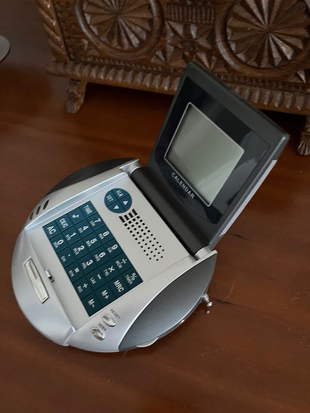 Reloj calendario despertador calculadora etc