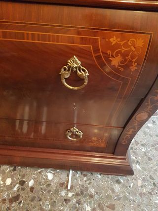 Comoda con marqueteria..perfecta