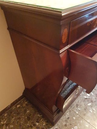 Comoda con marqueteria..perfecta