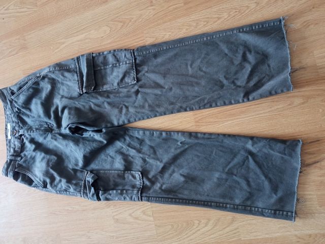 Pantalón cargo Stradivarius talla 34