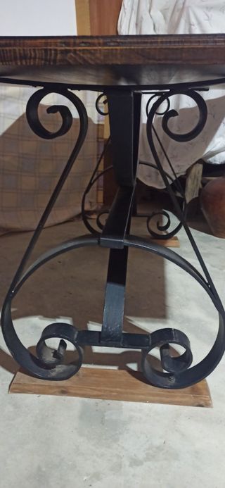 Mesa rústica. Totalmente artesanal.