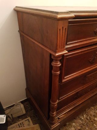 Comoda modernista con marmol