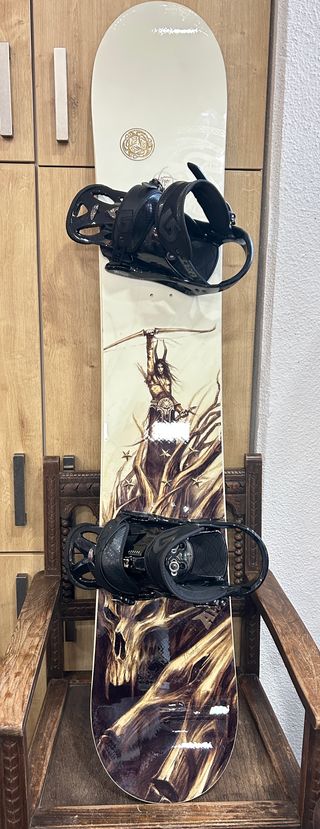 Preciosa  tabla Snowboad APO edición especial