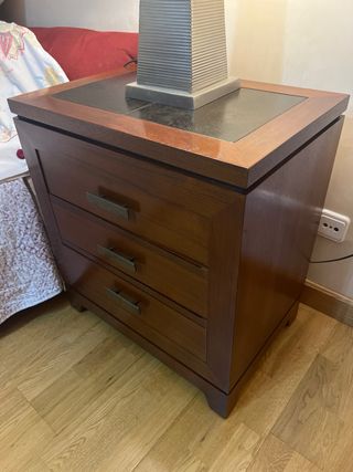 2 Mesitas madera y piel