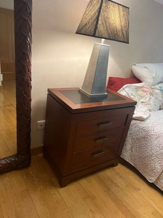 2 Mesitas madera y piel