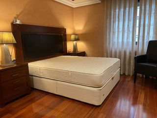 2 Mesitas madera y piel