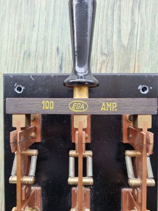 Antiguo interruptor de machete.