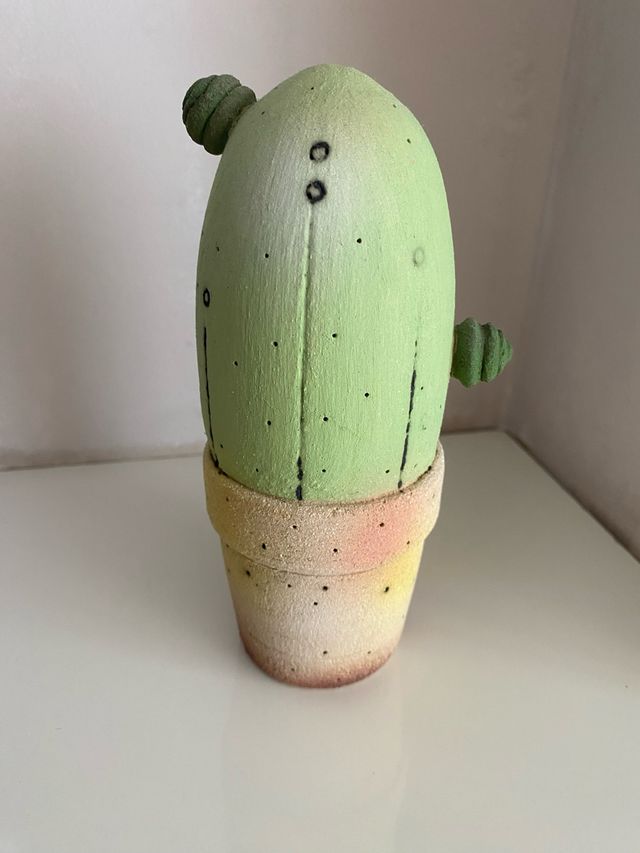 Figura cactus de cerámica.