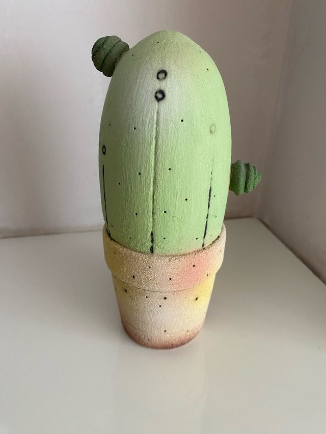 Figura cactus de cerámica.