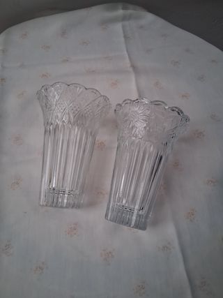Dos Floreros y candelabros