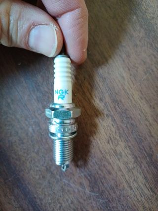 Candele NGK DPR8EA-9