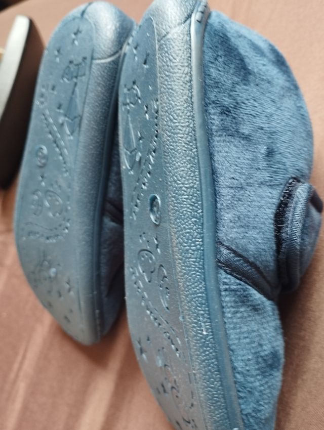 Zapatillas botas casa niño.T.29.Nueva.