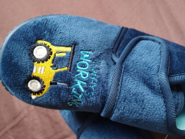 Zapatillas botas casa niño.T.29.Nueva.