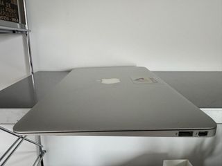 MacBook Air 14Ghz i5 11”