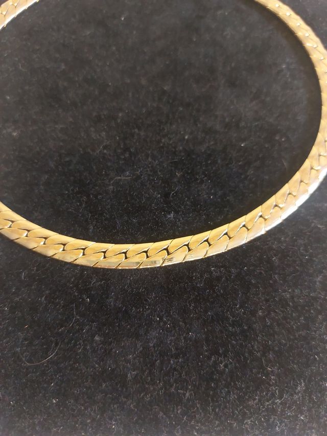 Collar antiguo dorado.