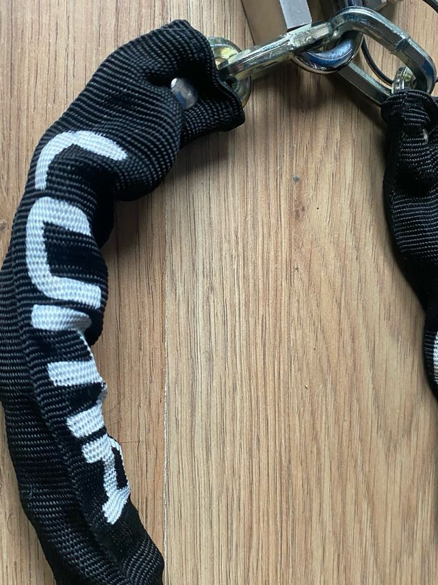 Cadena y candado Luma