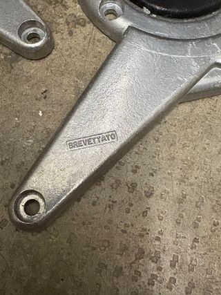 Gambe regolabili per tavolo o mensola