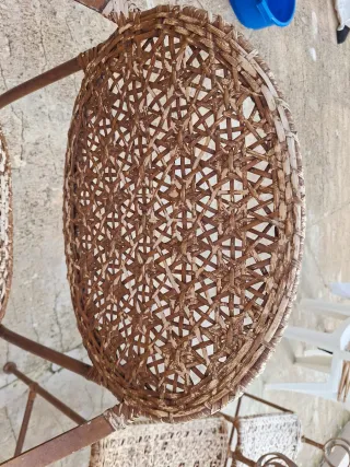 Sillas hierro y mimbre