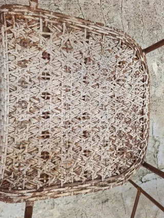 Sillas hierro y mimbre