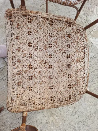 Sillas hierro y mimbre