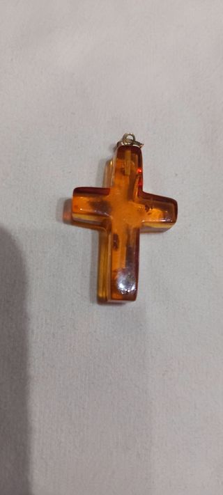 Ciondolo in ambra baltica con gancio in oro 18 car