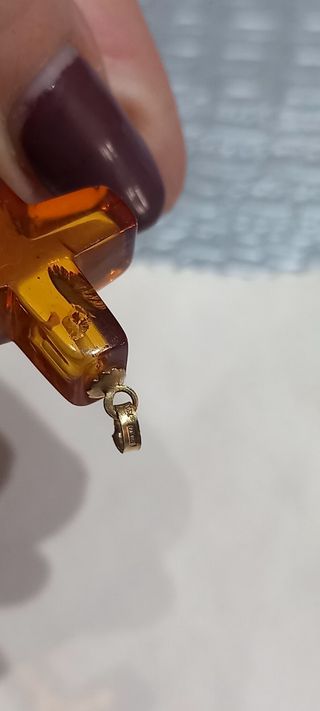 Ciondolo in ambra baltica con gancio in oro 18 car