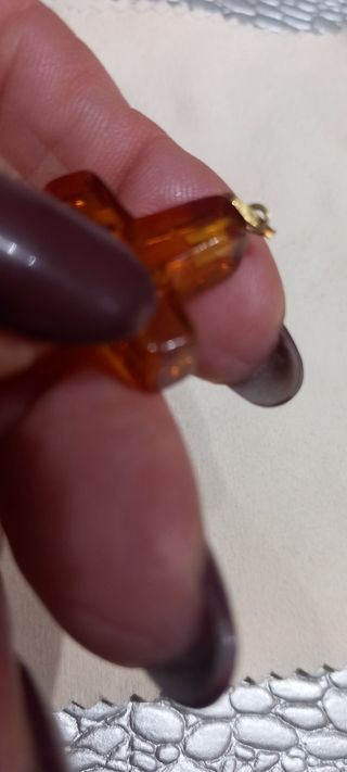 Ciondolo in ambra baltica con gancio in oro 18 car