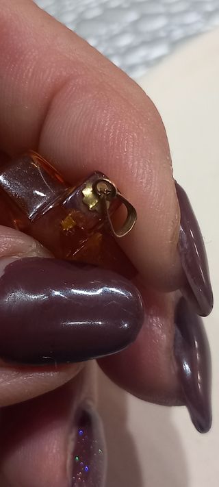 Ciondolo in ambra baltica con gancio in oro 18 car