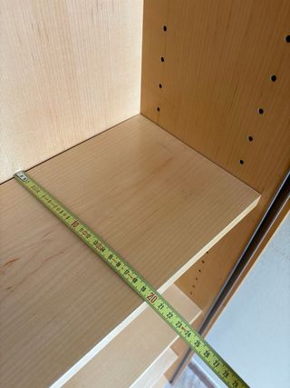 Armario vintage de madera con puerta enrollable