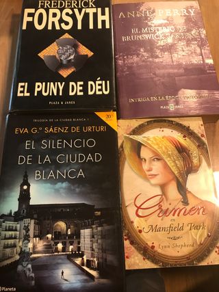 lote de 4. Con el silencio de la ciudas blanca