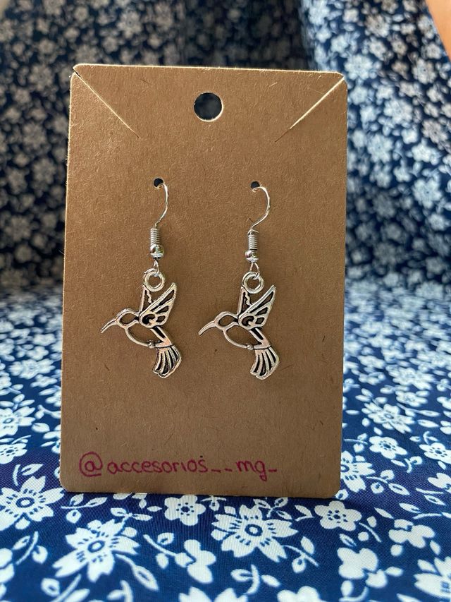 Cojunto de pendientes y colgante con cadena pajaro