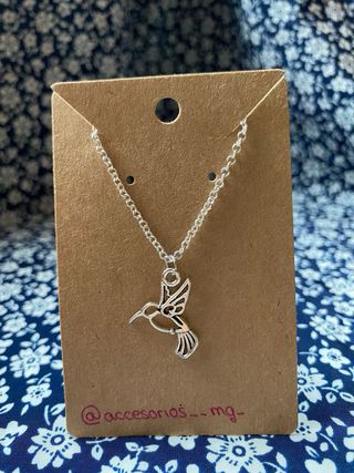 Cojunto de pendientes y colgante con cadena pajaro