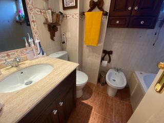 Urge vender Muebles pino baño