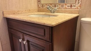 Urge vender Muebles pino baño